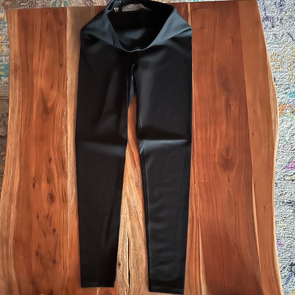 #5 (NWOT) Victoria Secret “Knockout Collection” leggings Size:S /Color:Black - Picture 3 of 5